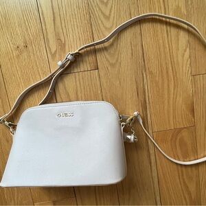 Light pink Guess purse. Beautiful pink purse perfect for a night or daytime.